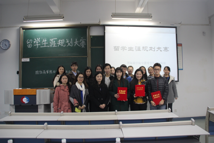 参赛者以及工作人员合影