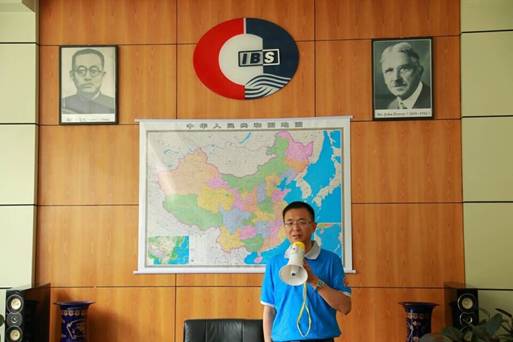 赵院长于学院会议室发表讲话