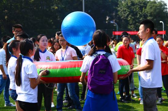 必赢官网学生合作完成比赛
